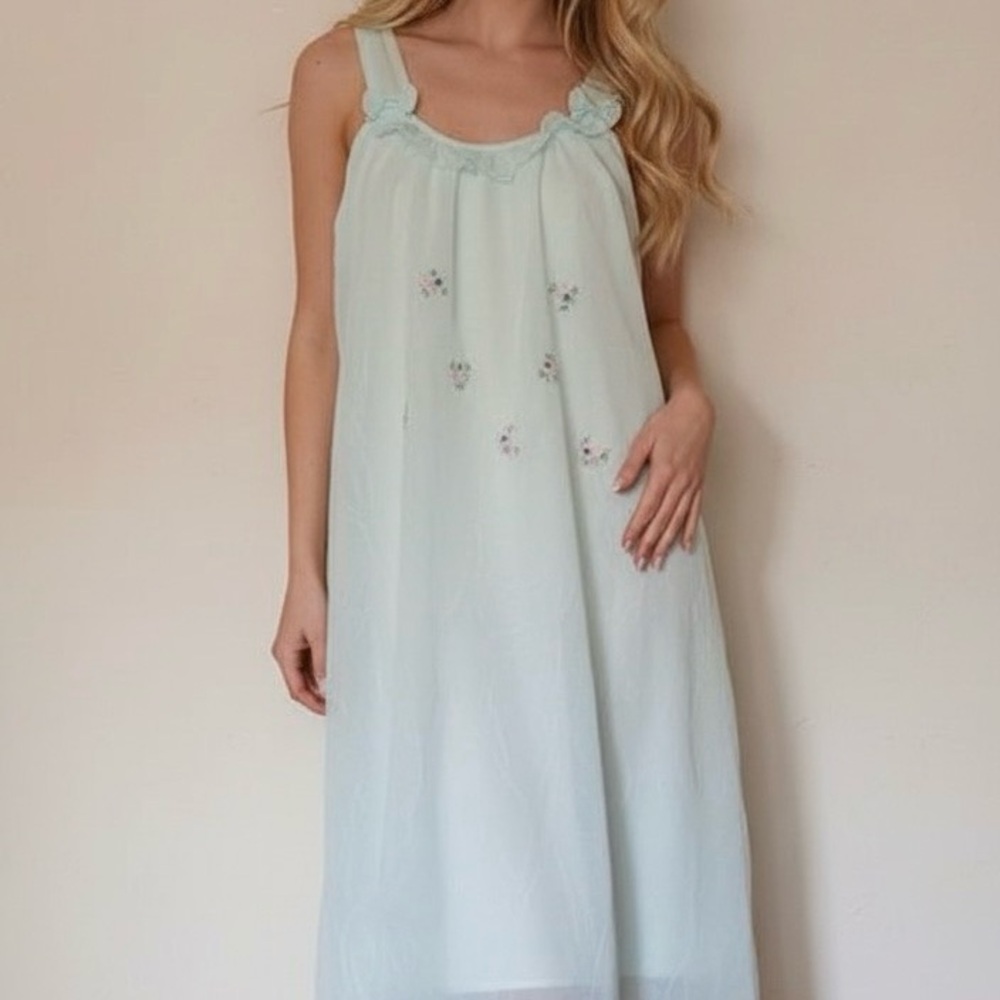 NWOT bow babydoll embroidered dress